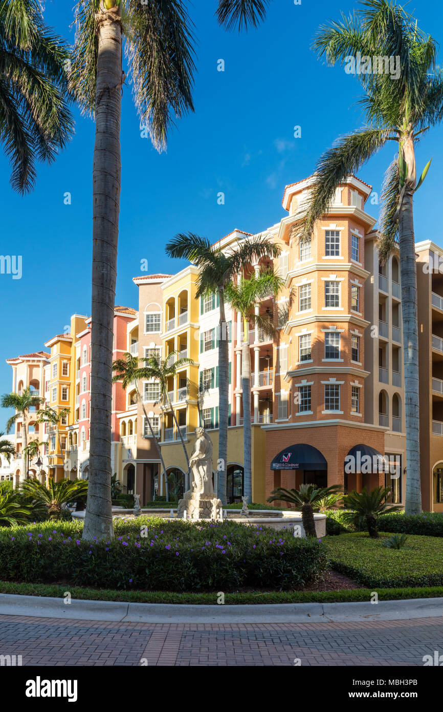 Bayfront, un quartier résidentiel et commercial dans la communauté Naples, Floride, USA Banque D'Images