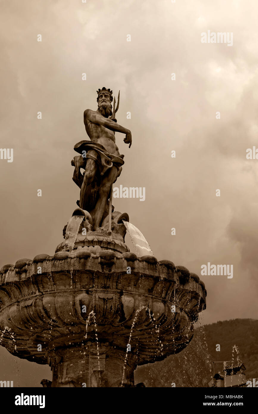 30 mars 2018. Trento, Italie. La fontaine de Neptune Banque D'Images