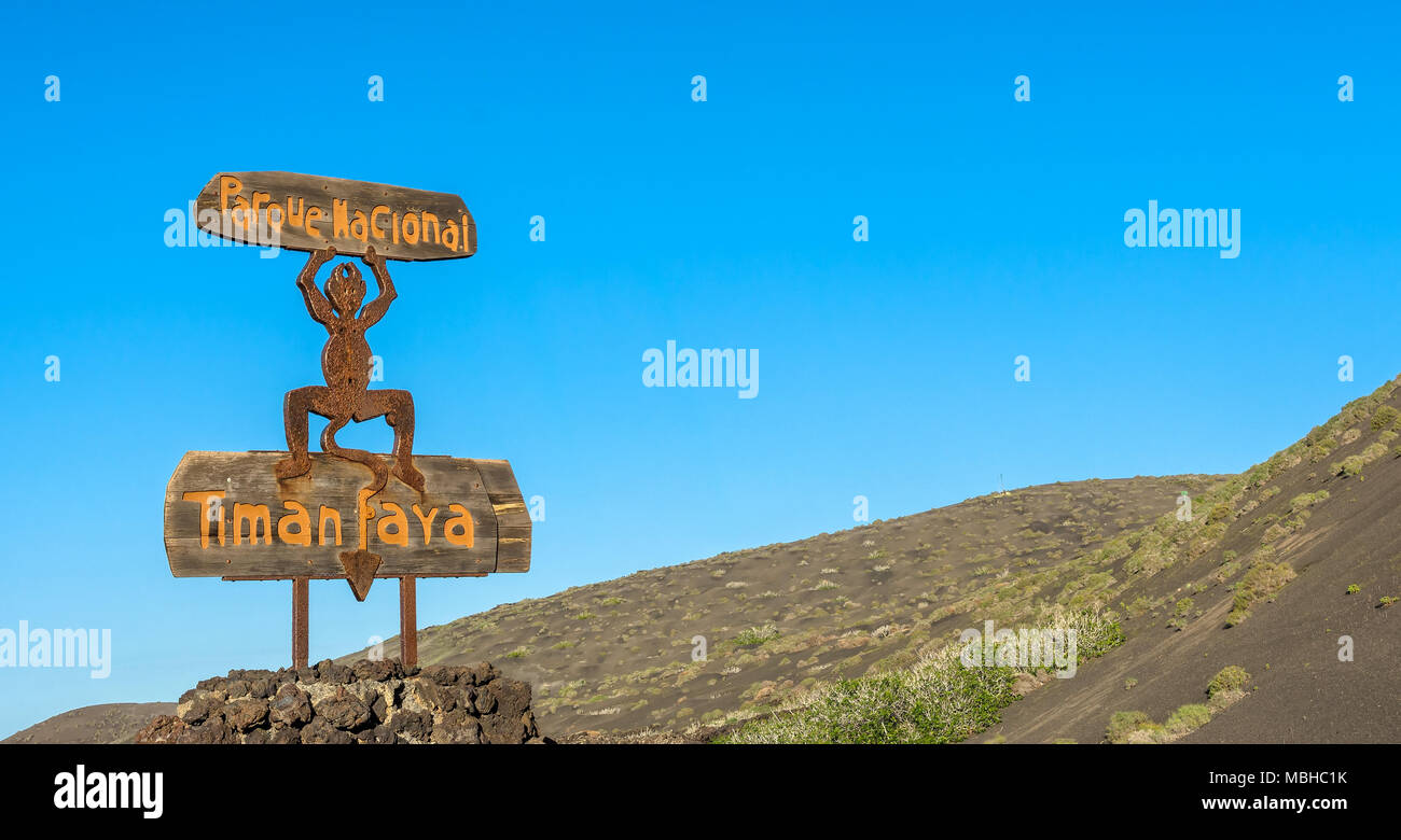 Yaiza, Espagne - 28 décembre 2016 : le Parc National de Timanfaya Lanzarote devil sign à Yaiza, Espagne. Le diable signe a été créé par César Manrique. Banque D'Images