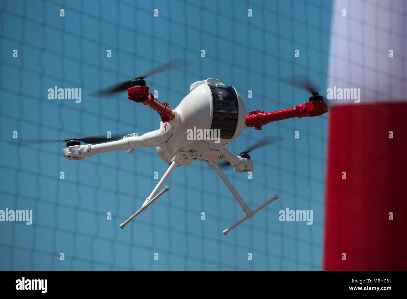 Rome. Roma, Rome 2015 Drone Urbe Airport. Drone de la Croix-Rouge italienne en vol. L'Italie. Banque D'Images