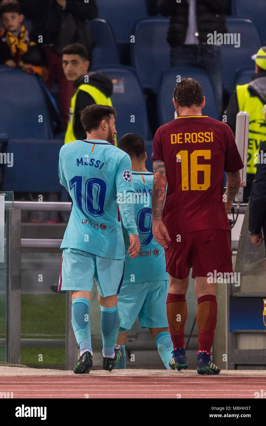 Lionel Andrés Messi de Barcelone et Daniele De Rossi de Roms au cours de la Ligue des Champions UEFA ' ' quart-de-finale, 2er leg, match entre les Roms 3-0 Barcelone au Stade olympique le 10 avril 2018 à Rome, Italie. Credit : Maurizio Borsari/AFLO/Alamy Live News Banque D'Images