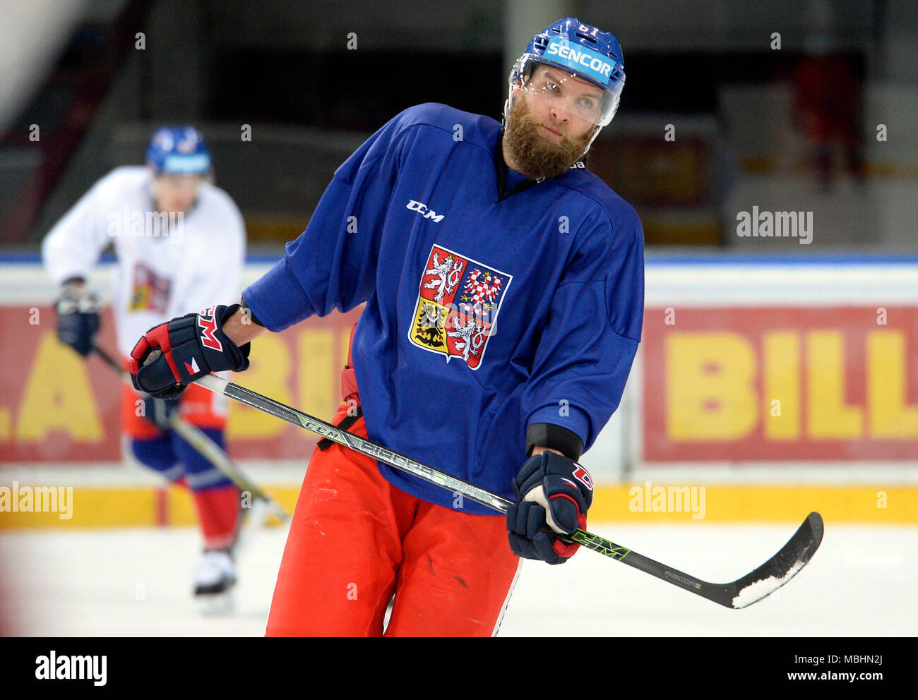 Prague, République tchèque. Apr 11, 2018. La République tchèque de hockey sur glace de l'équipe Adam Polasek en action au cours de la session de formation avant le match de l'Euro Hockey Challenge et championnat de hockey sur glace Danemark 2018 à Prague, en République tchèque, le 11 avril 2018. Credit : Katerina Sulova/CTK Photo/Alamy Live News Banque D'Images