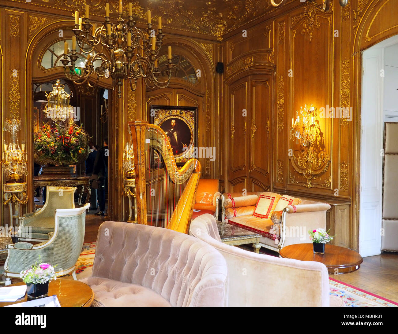 11 avril 2018, Paris, France : les meubles des pièces des 'Proust' Salon de  l'hôtel Ritz Paris sont sur l'affichage à la maison de vente Artcurial. Le  mobilier d'origine est mis aux