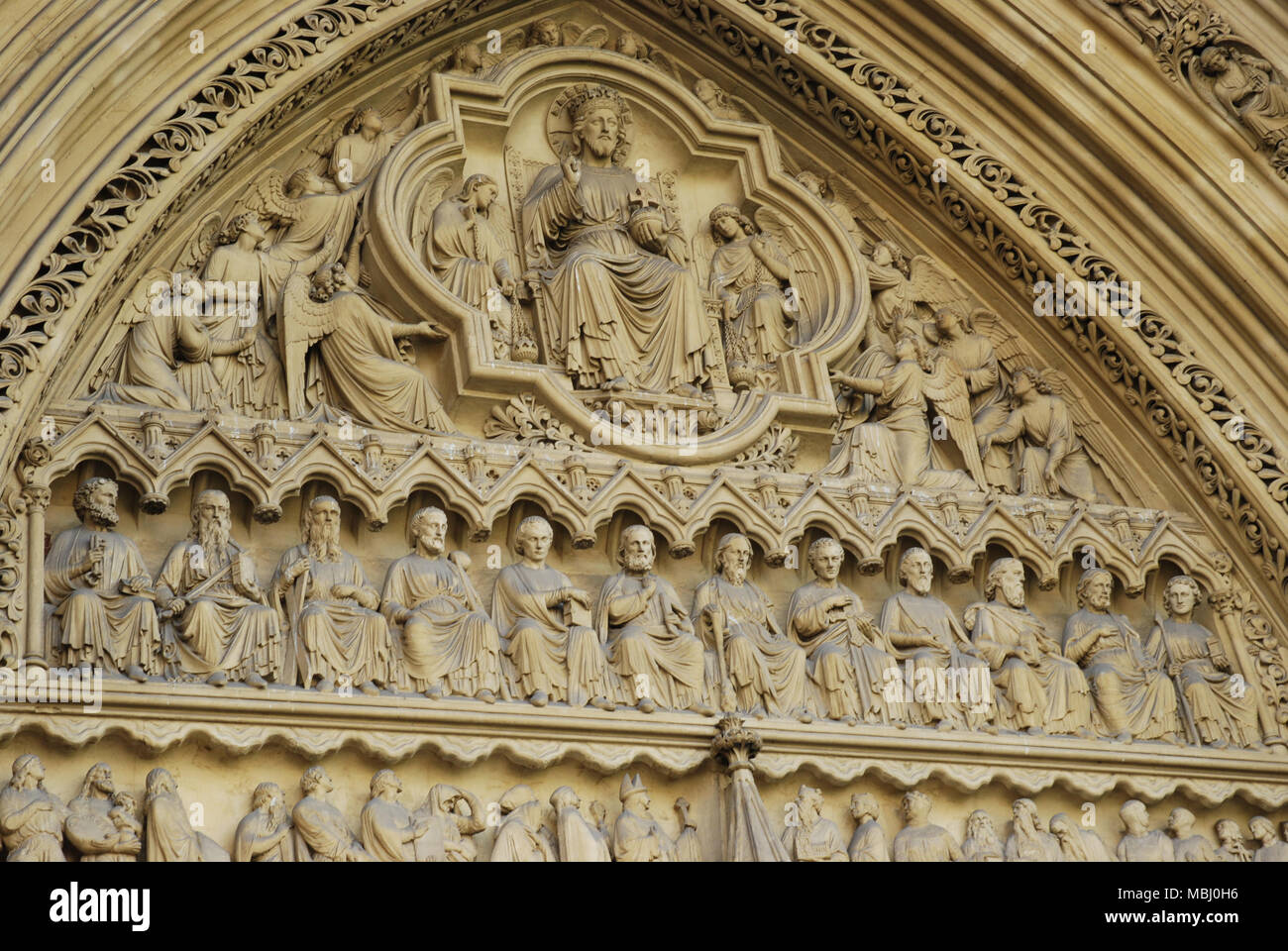 Le tympan au-dessus de la façade nord/Entrée principale de l'abbaye de Westminster Banque D'Images