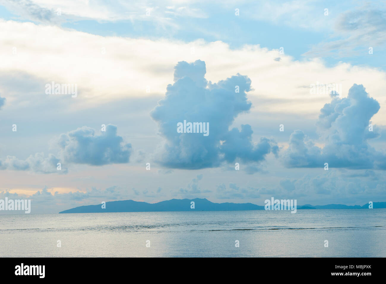 Le paysage coloré à la mer Banque D'Images