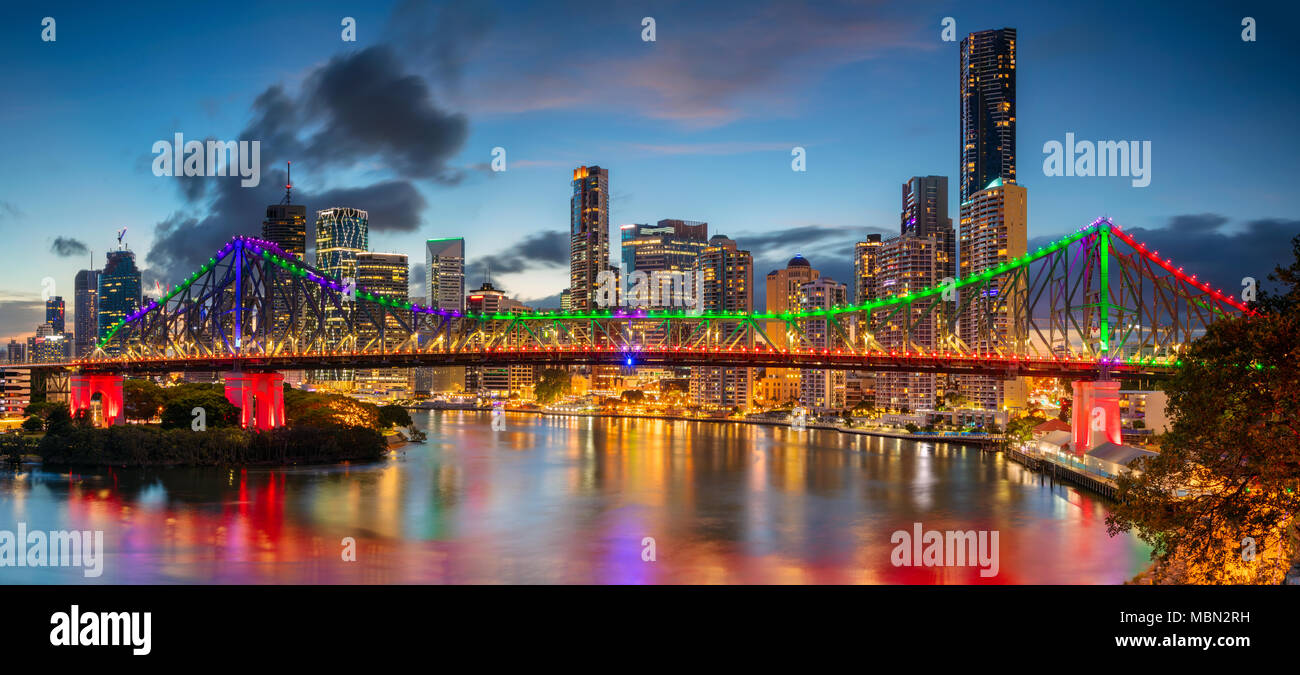 Brisbane. Cityscape image de Brisbane, Australie skyline panorama spectaculaire pendant le coucher du soleil. Banque D'Images