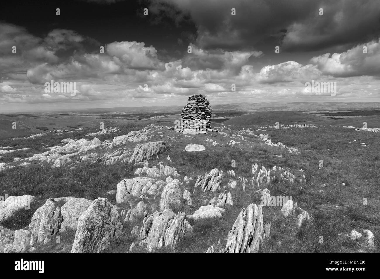 Cairns dans Artle crag, Branstree ont chuté, Commune Mardale, Parc National de Lake district, comté de Cumbria, Angleterre, Royaume-Uni Banque D'Images