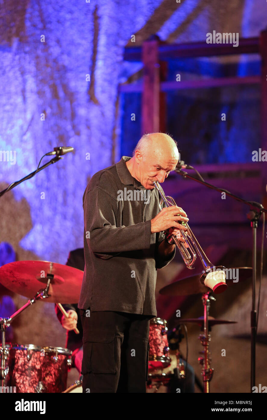 WIELICZKA, Pologne - 2 NOVEMBRE 2015 : Adam Kawonczyk Quartet jouant de la musique live au Jazz Cracovie Fête des Morts Festival dans la mine de sel de Wieliczka. Banque D'Images