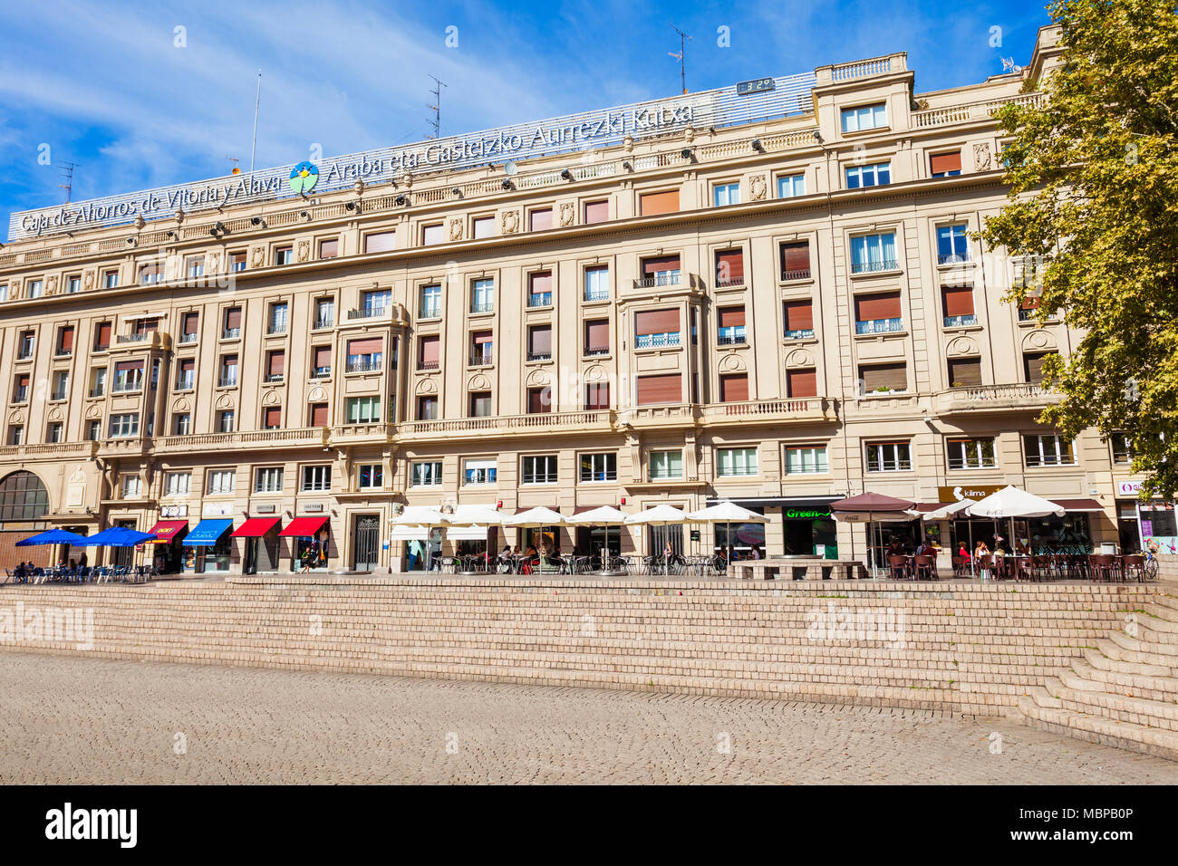 VITORIA-GASTEIZ, ESPAGNE - 28 septembre 2017 : Municipal d'épargne de Vitoria Caja Vital Kutxa ou partie de Kutxabank à la Plaza de Los Fueros dans d'art. Banque D'Images