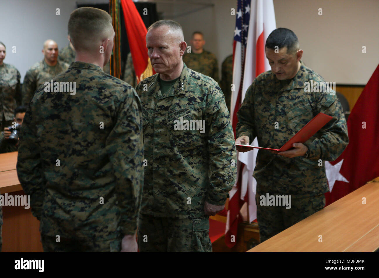 Le Sgt Le Major Mario A Marquez Sergent Major De La Iii Marine Expeditionary Force Se Le Sgt Le Major Mario A Marquez Sergent Major De La Iii Marine Expeditionary Force Se