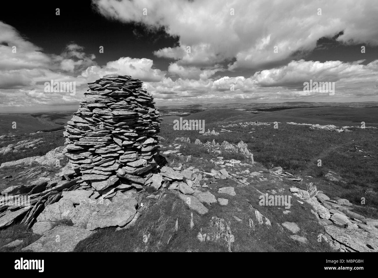 Cairns dans Artle crag, Branstree ont chuté, Commune Mardale, Parc National de Lake district, comté de Cumbria, Angleterre, Royaume-Uni Banque D'Images