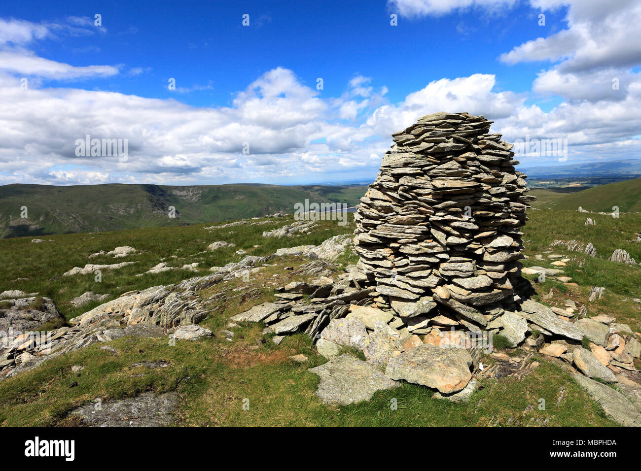 Cairns dans Artle crag, Branstree ont chuté, Commune Mardale, Parc National de Lake district, comté de Cumbria, Angleterre, Royaume-Uni Banque D'Images