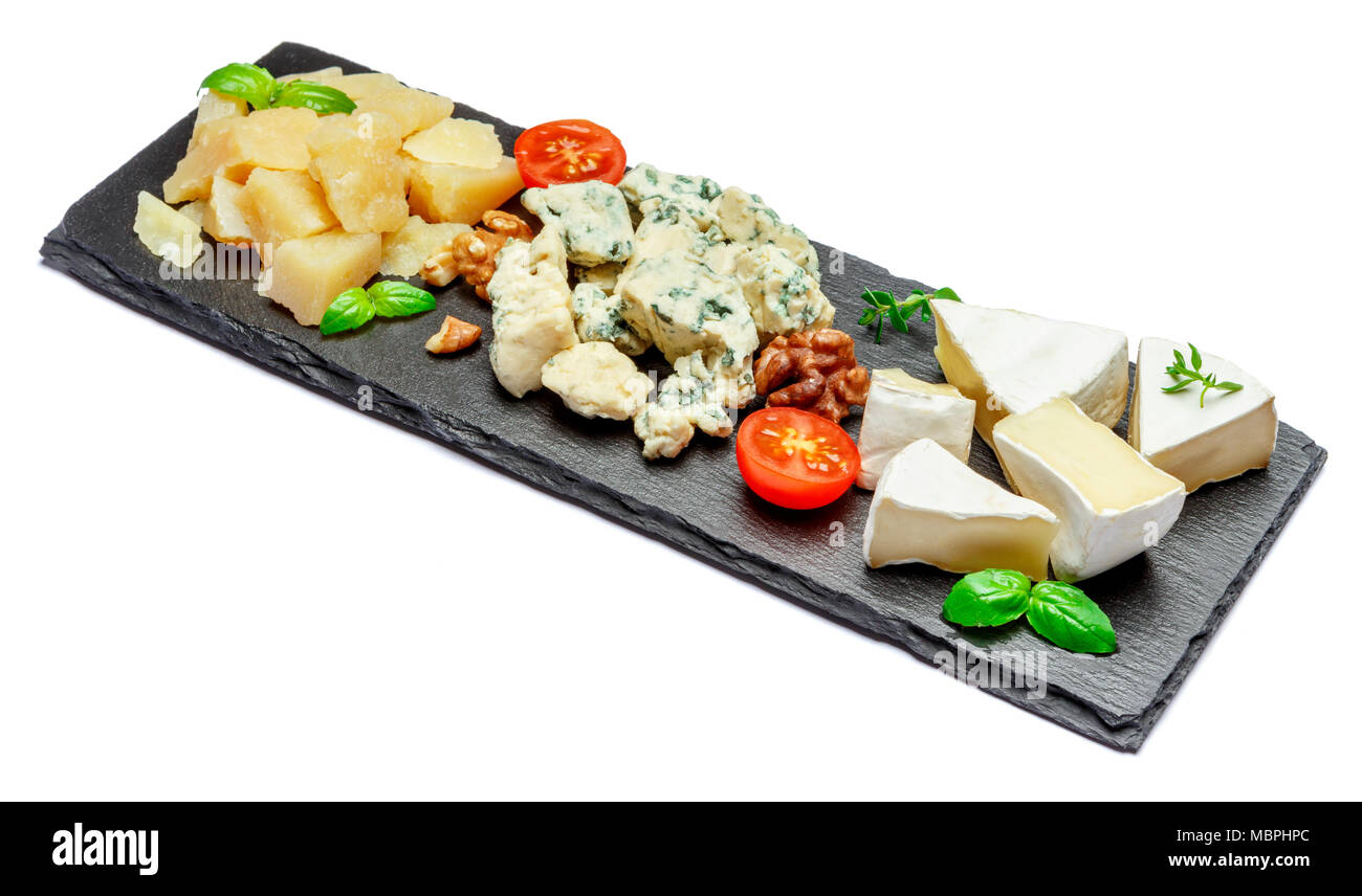 Assiette de fromage avec un assortiment de fromages camembert, Brie, Parmesan fromage bleu Banque D'Images