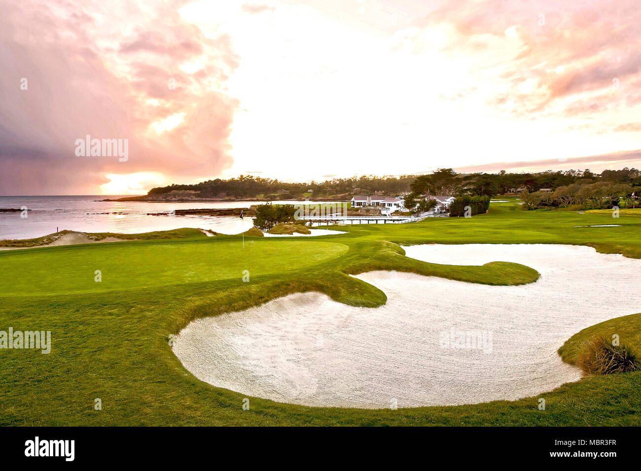 Pebble Beach, Californie, CA., USA 11 décembre 2016 paysage du 4ème livre vert au coucher du soleil, vue de la plage Club et le 17e vert. Banque D'Images