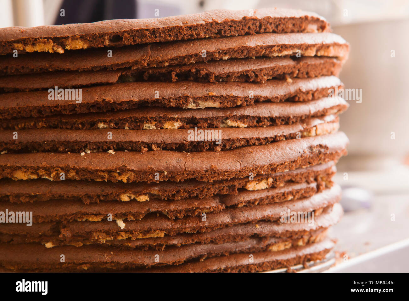 Pile de crêpes au chocolat Gâteau de couche pour Banque D'Images
