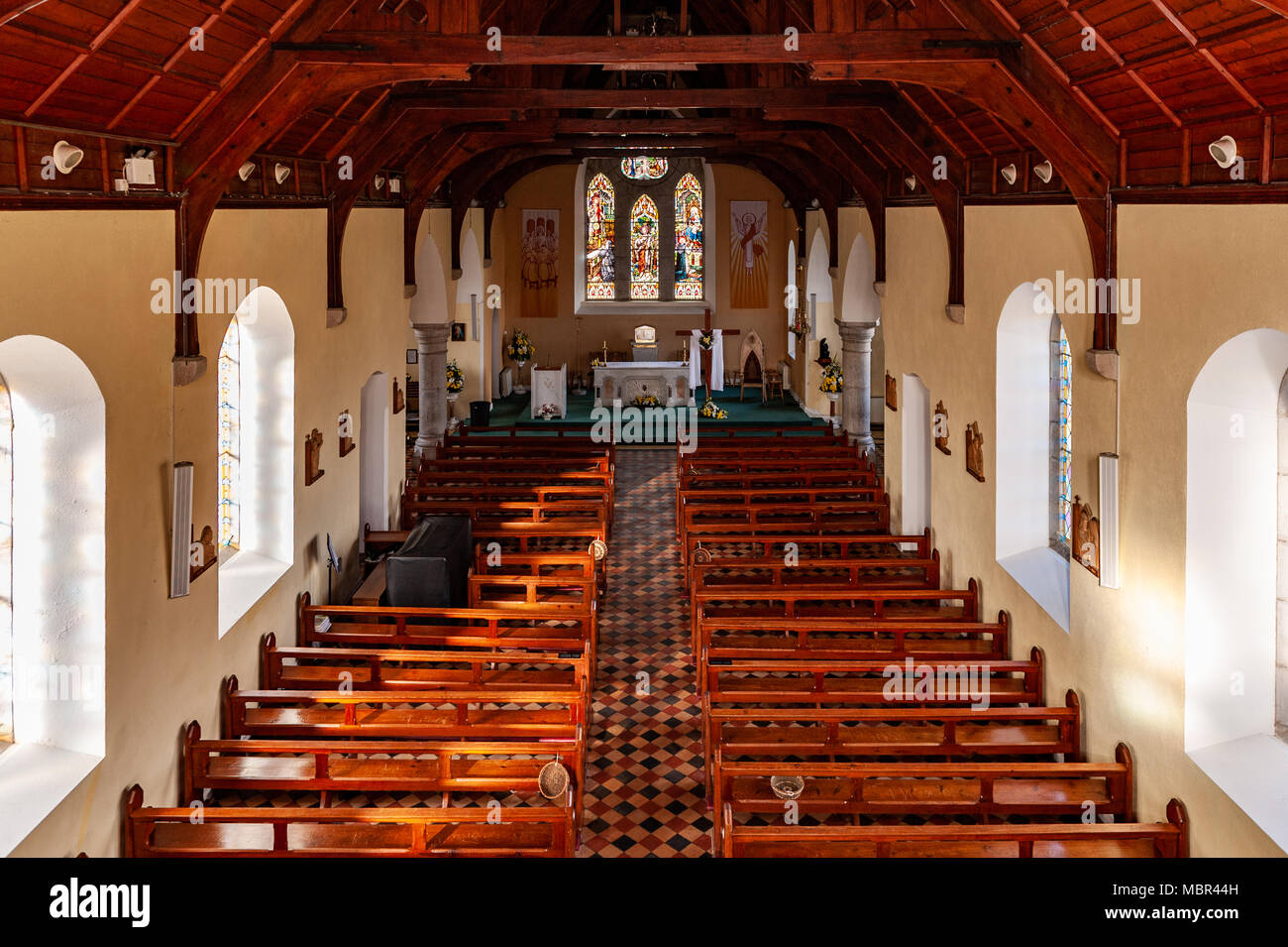 Intérieur de l'Église catholique du Sacré-Cœur, Glengarriff, comté de Cork, Irlande. Banque D'Images