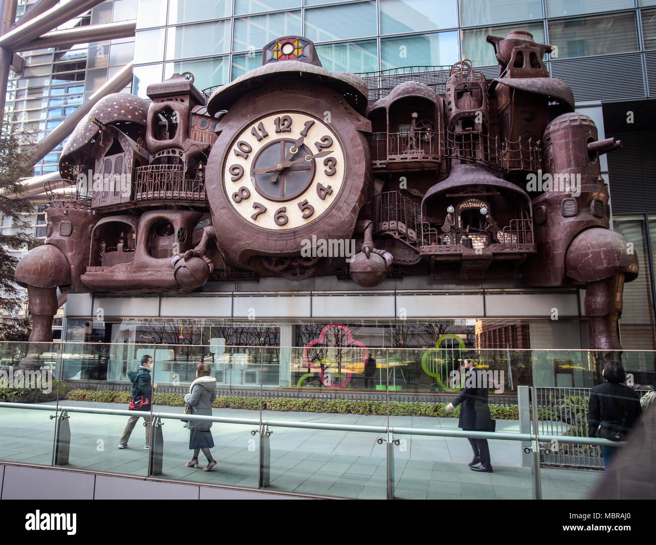 Ni-Tele vraiment Grand Réveil ou horloge Ghibli géant, la plus grande horloge animée dans le monde, en face de la Nippon Television Tower Banque D'Images