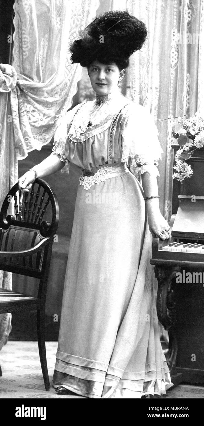 La mode, femme en robe blanche, des années 1900, période impériale,  Allemagne Photo Stock - Alamy