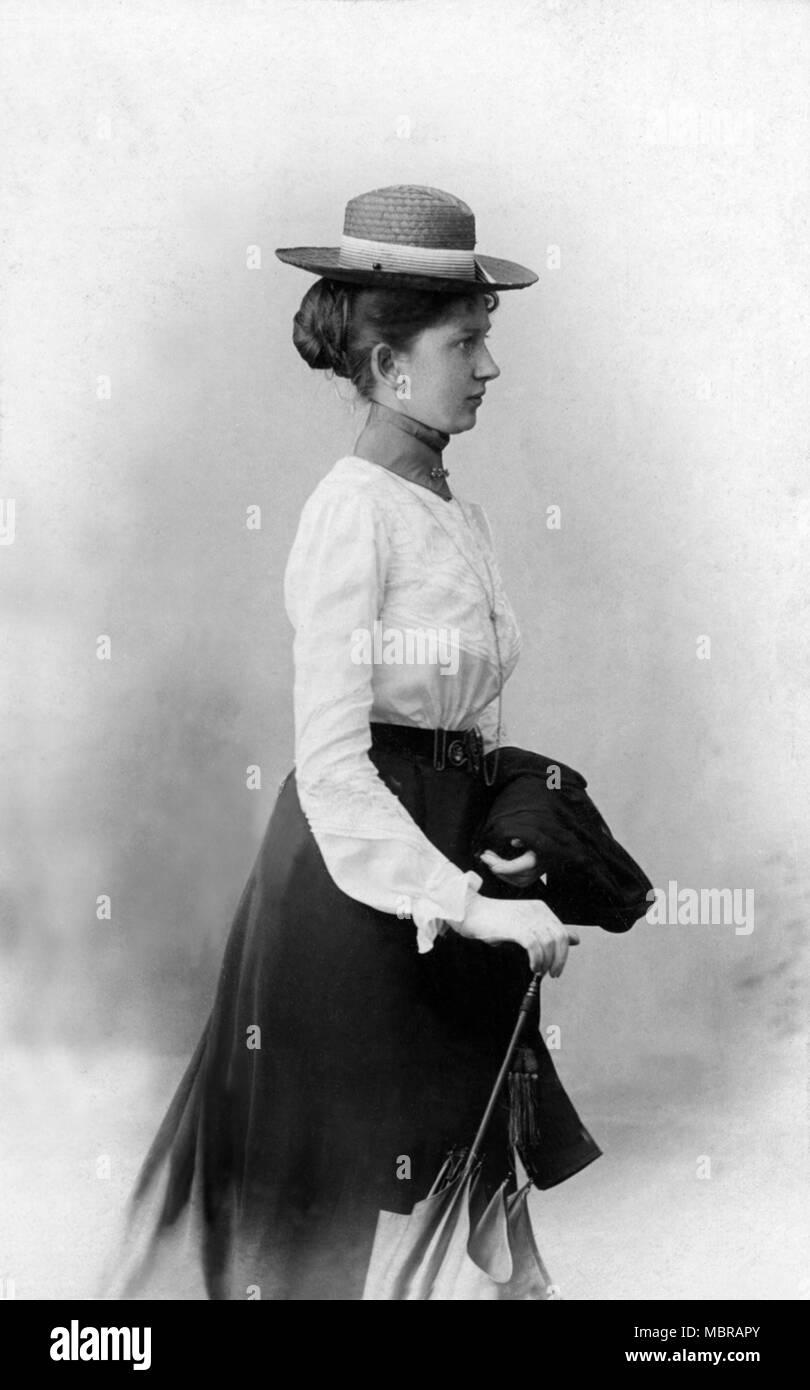 La mode, Femme avec col montant et hat, période impériale, 1890, Allemagne Banque D'Images