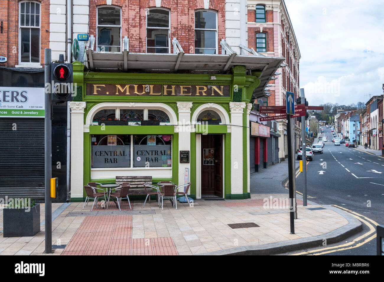 Mulherns Bar Grand Central, la ville de Derry, Londonderry, en Irlande du Nord, Royaume-Uni Banque D'Images