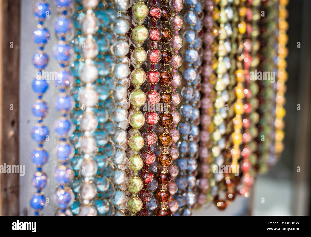 Colliers de perles de verre de Murano, à Murano, Venise, Italie Photo Stock  - Alamy