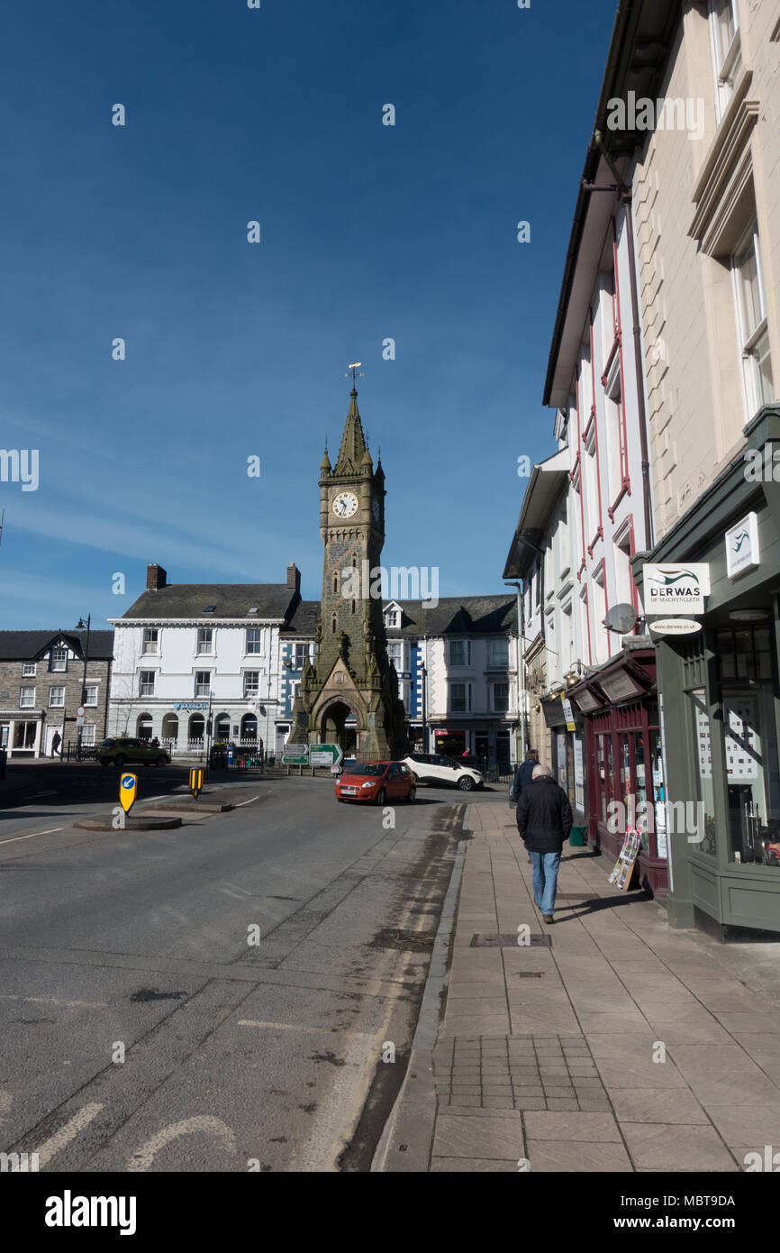 Machynlleth Rue principale avec des boutiques. Powys. Pays de Galles 2018 Banque D'Images