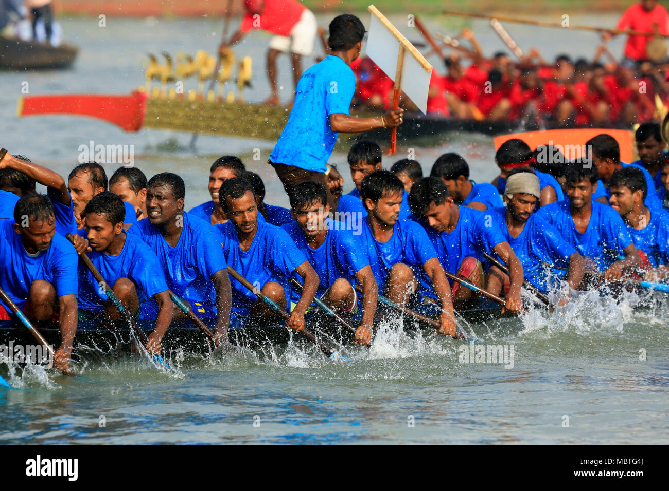 Course de bateau sur la rivière Buriganga. Dhaka, Bangladesh. Banque D'Images