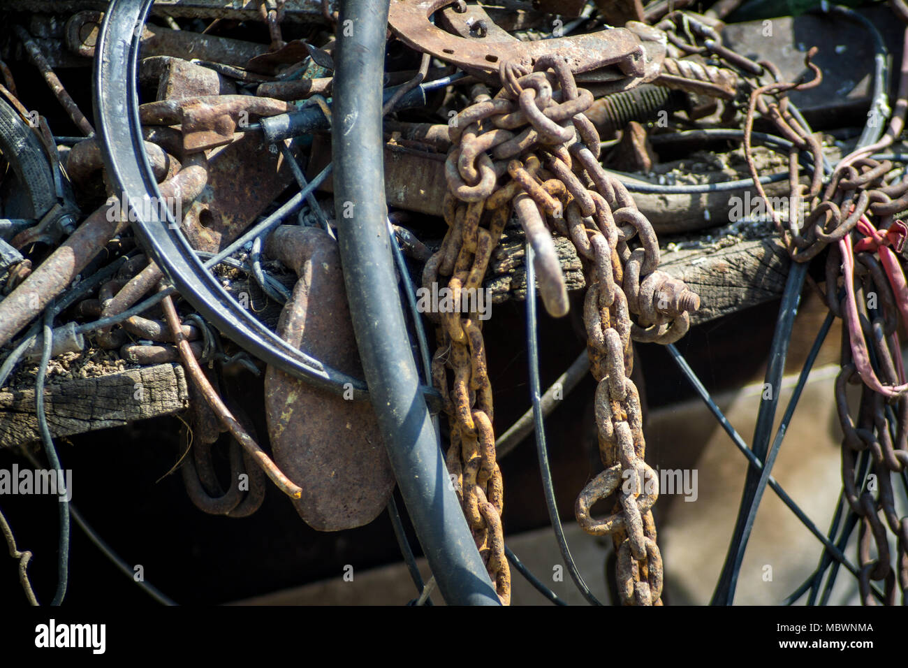 Vieille ferraille rouillée, vue en gros Banque D'Images