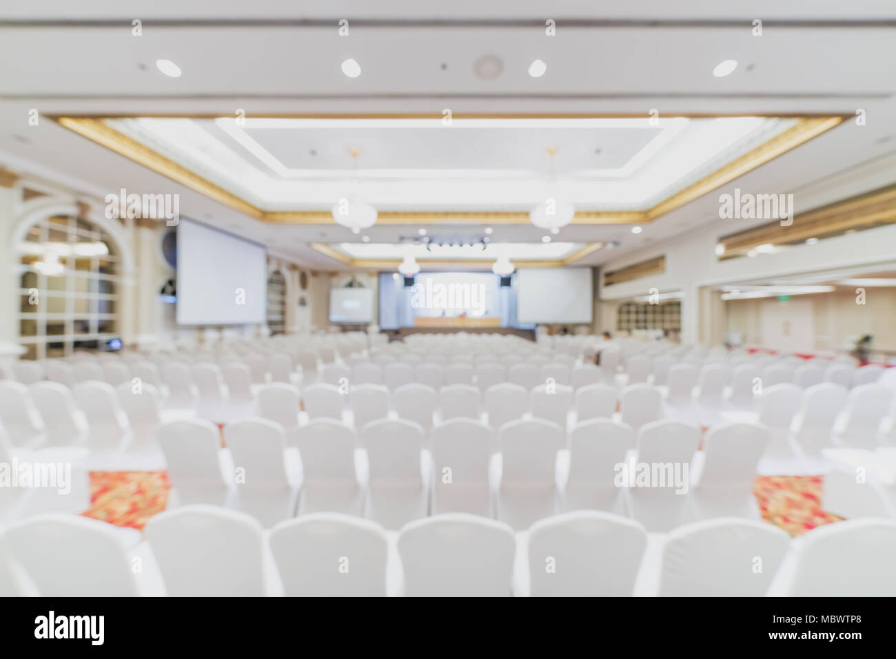 Un arrière-plan flou, de la salle de conférence moderne. Réunion d'affaires de l'entreprise, le centre de congrès, forum économique, financière ou l'organisation événement Banque D'Images