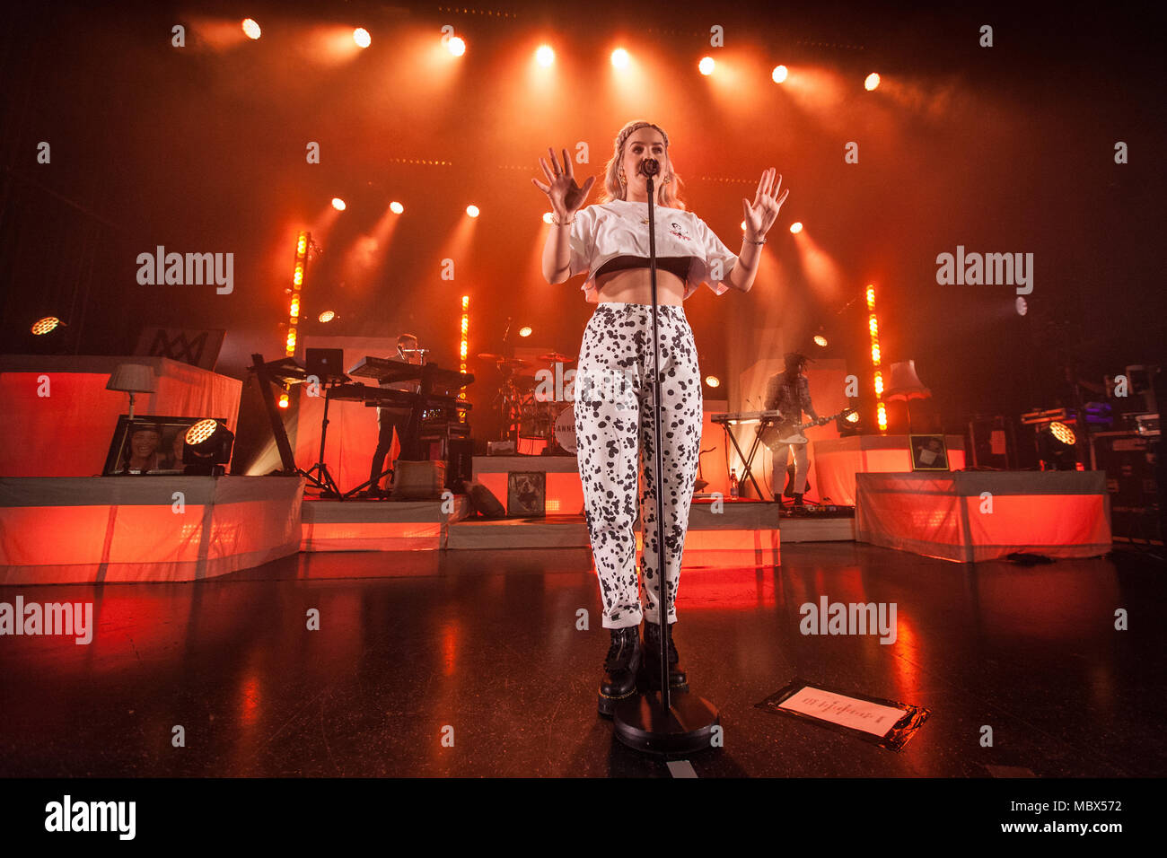 Danemark, copenhague - 11 avril, 2018. Le chanteur britannique, auteur-compositeur et artiste d'enregistrement Anne-Marie effectue un concert live à Vega à Copenhague. (Photo crédit : Gonzales Photo - Thomas Rasmussen). Gonzales : Crédit Photo/Alamy Live News Banque D'Images