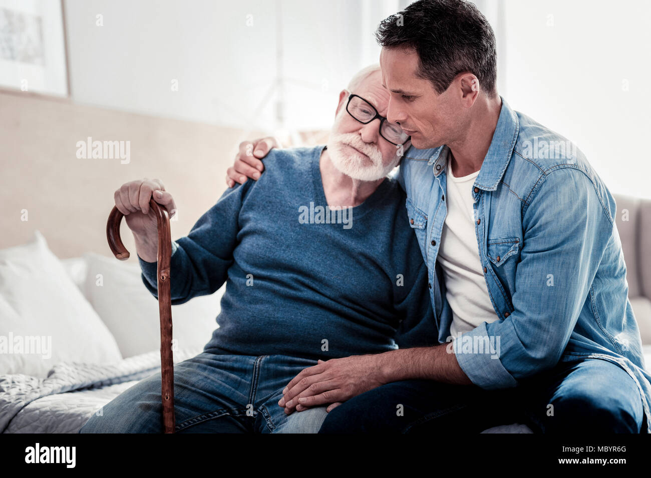 Homme d'âge bien passer du temps avec son fils Banque D'Images