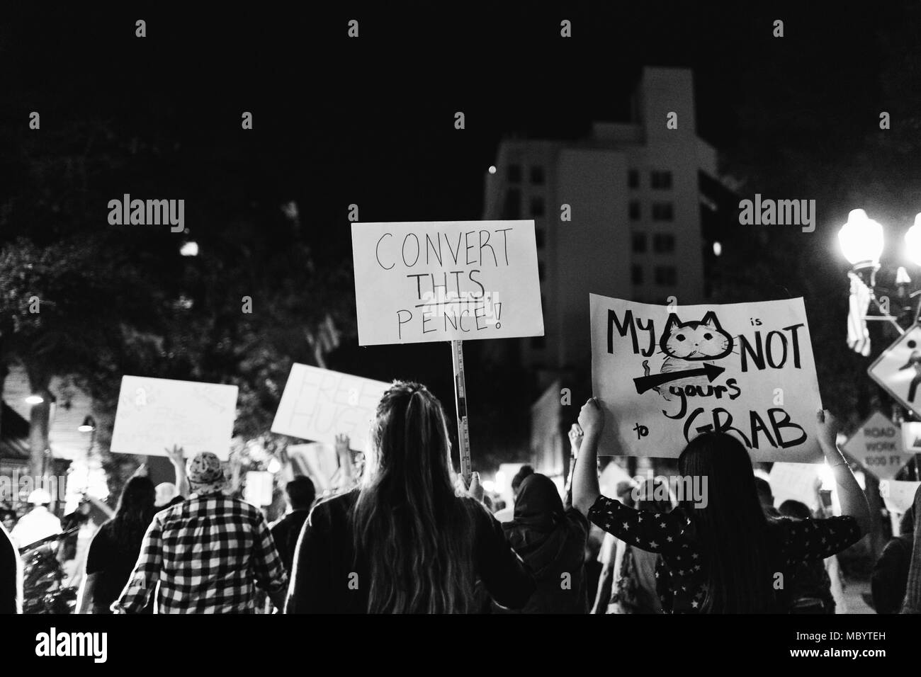 Anti-Trump la protestation pacifique dans le centre-ville d'Orlando (2016). Banque D'Images