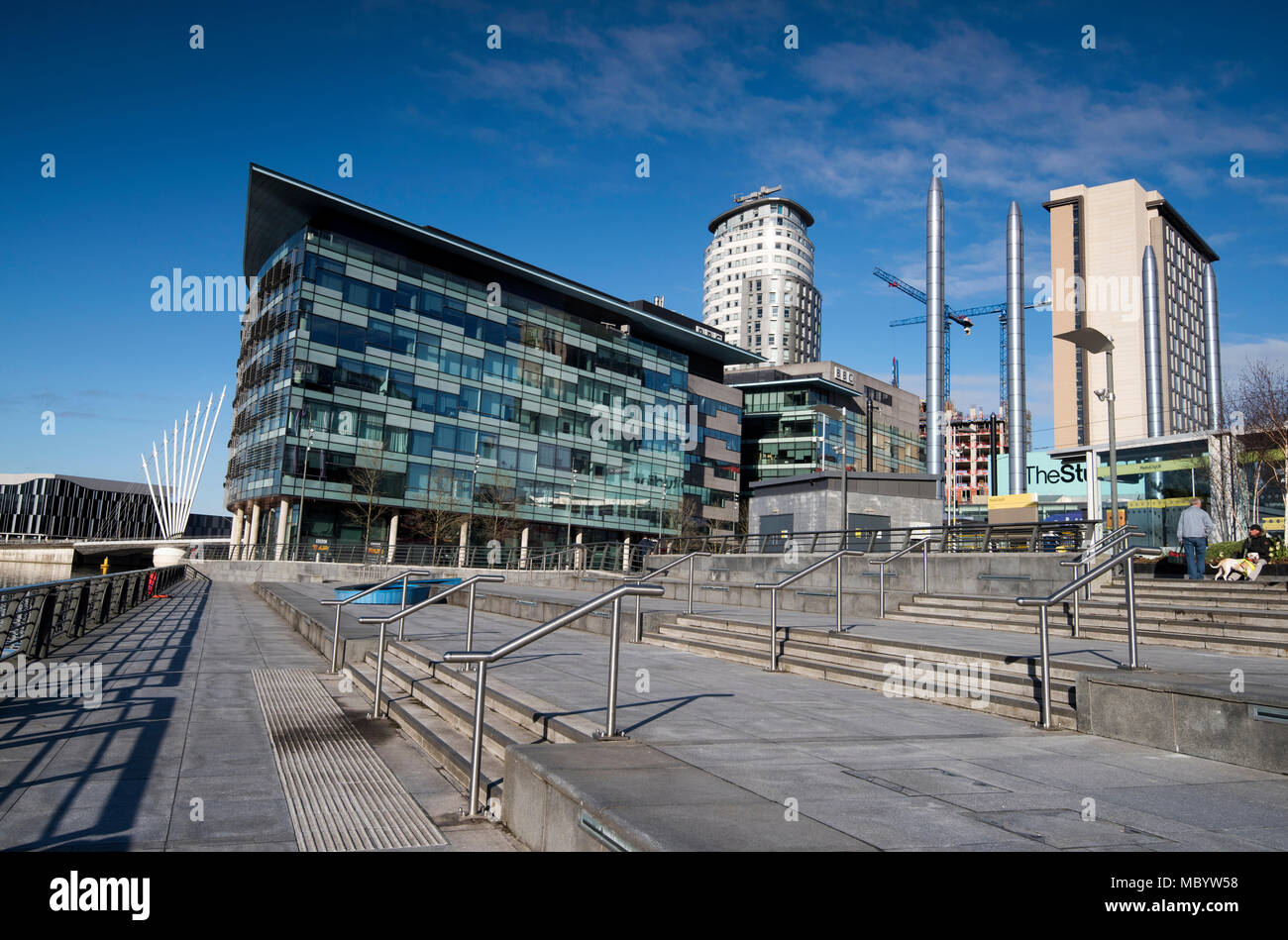 Journée de printemps ensoleillée à MediaCityUK à Salford, Greater Manchester England UK Banque D'Images