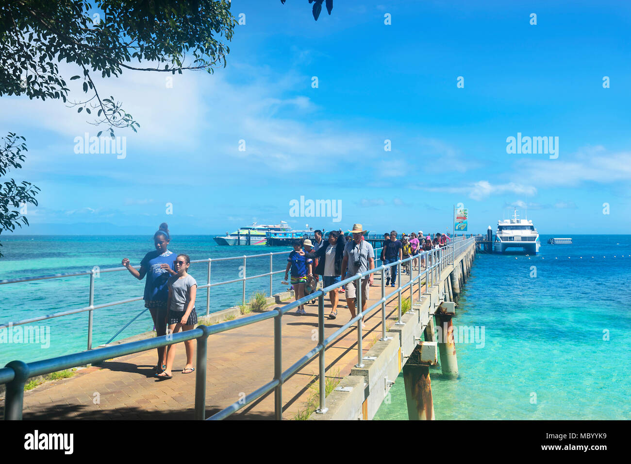 Les touristes arrivant à Green Island, Great Barrier Reef Marine National Park, Far North Queensland, Queensland, FNQ, GBR, Australie Banque D'Images