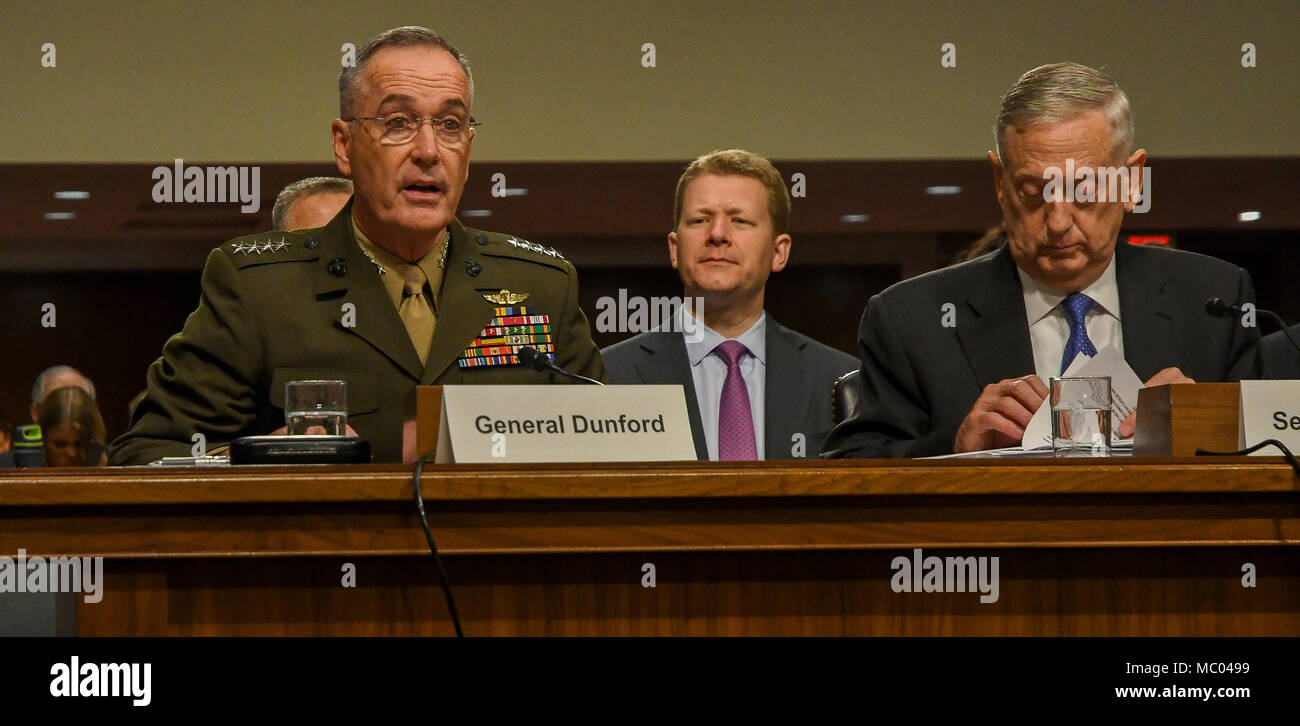 Washington DC. USA, le 13 juin 2017. Le général Joseph Dunford Président des Chefs d'état-major des Etats-Unis répond à des questions au cours de l'audience du sous-comité du Sénat budget Crédits, Banque D'Images