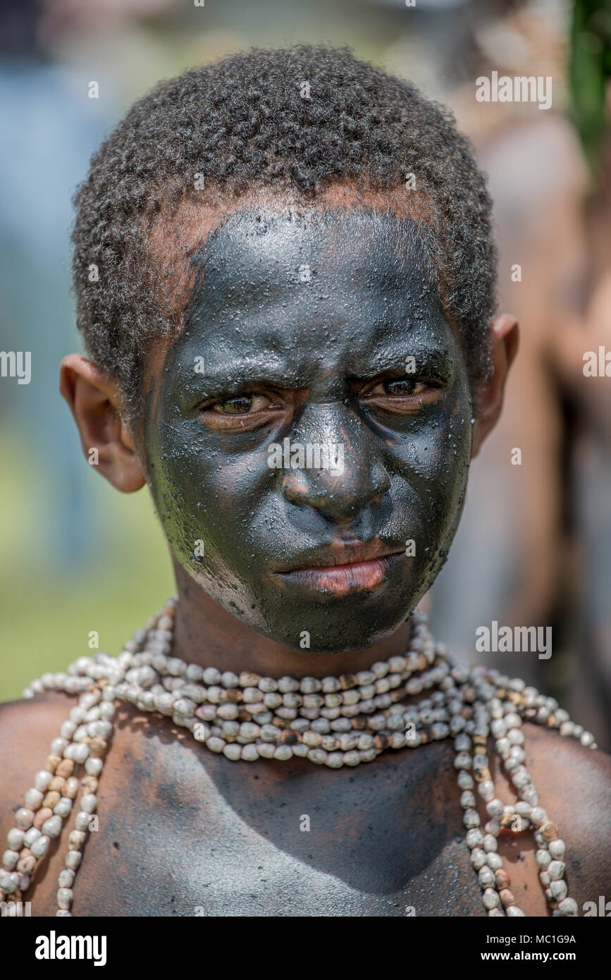 Kumipana Groupe Femmes guerrier paradant à Mount Hagen implique chanter-si Banque D'Images