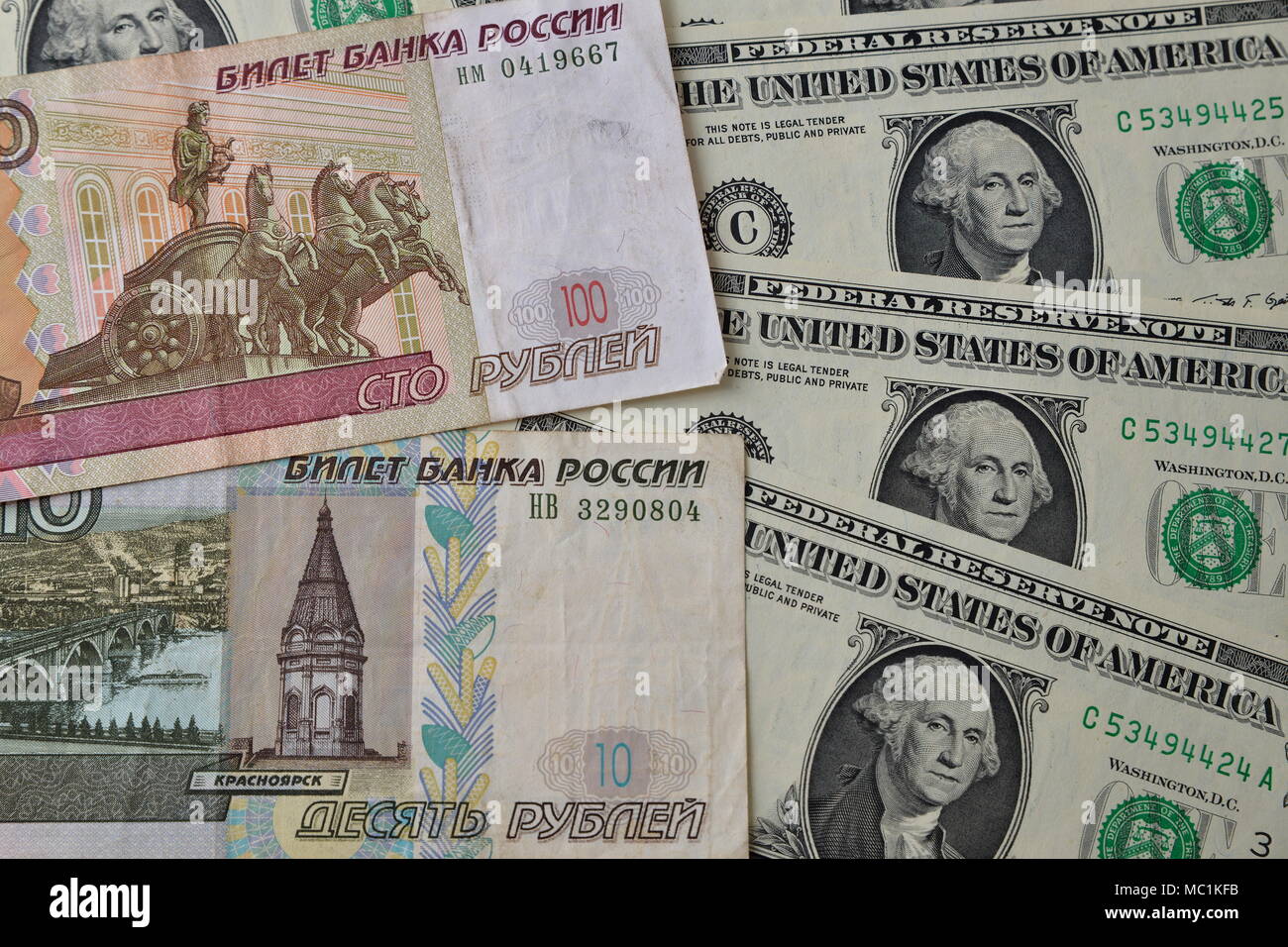 Rouble russe, le rouble, le dollar américain, le dollar des États-Unis, RUB, USD, euros, papier-monnaie, l'argent comptant Banque D'Images