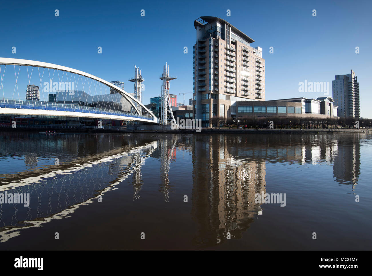 Le Millennium Bridge à Salford, Greater Manchester England UK Banque D'Images