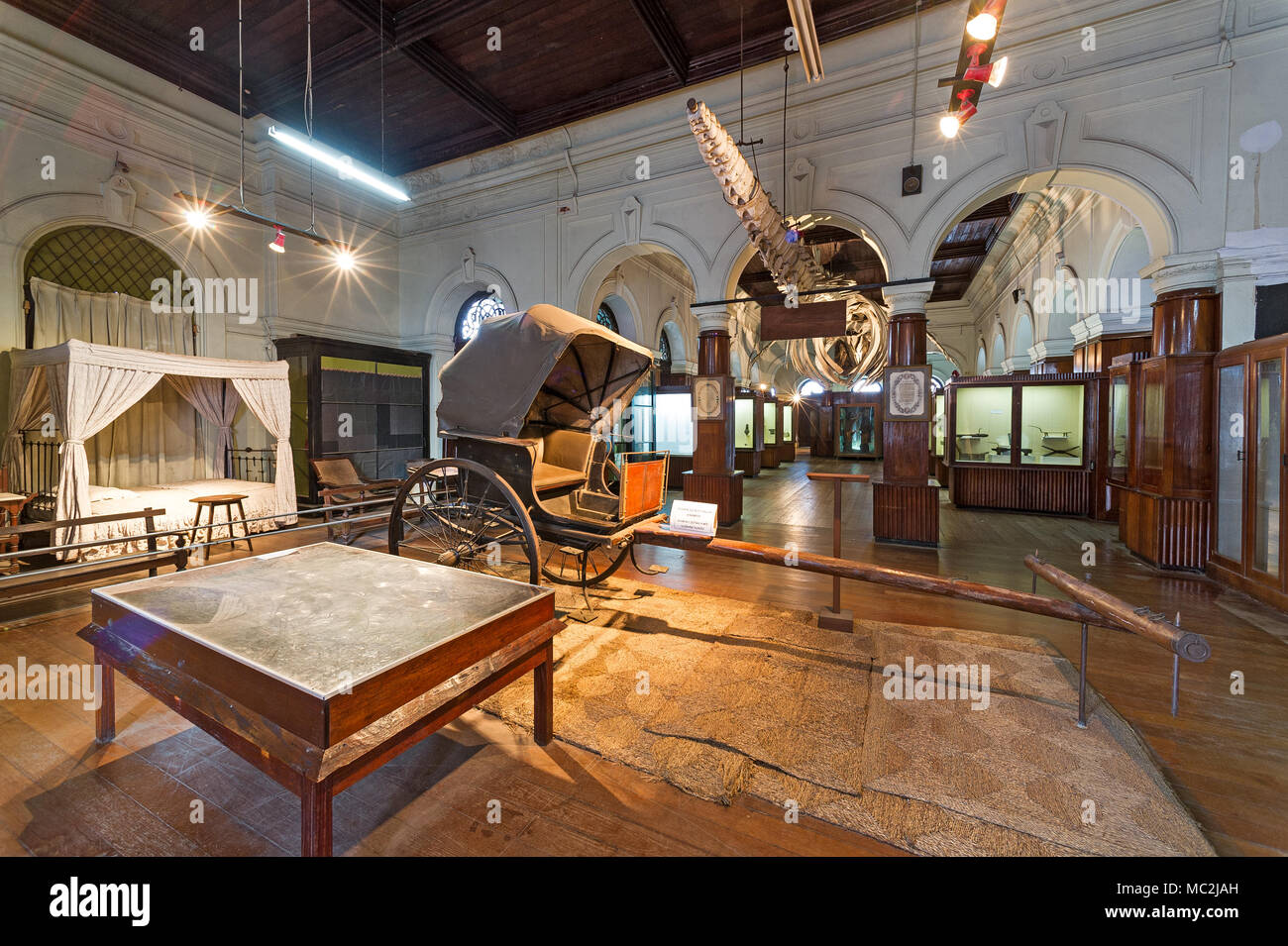 Le Musée National de Colombo, le plus grand au Sri Lanka. représente le patrimoine culturel du pays avec des masques rituels et des galeries d'Hindu Banque D'Images