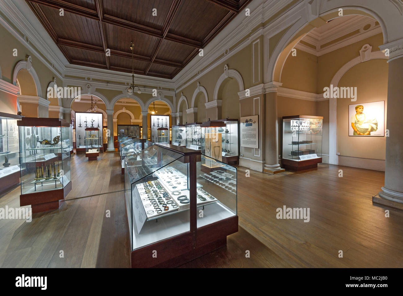 Le Musée National de Colombo, le plus grand au Sri Lanka. représente le patrimoine culturel du pays avec des masques rituels et des galeries d'Hindu Banque D'Images