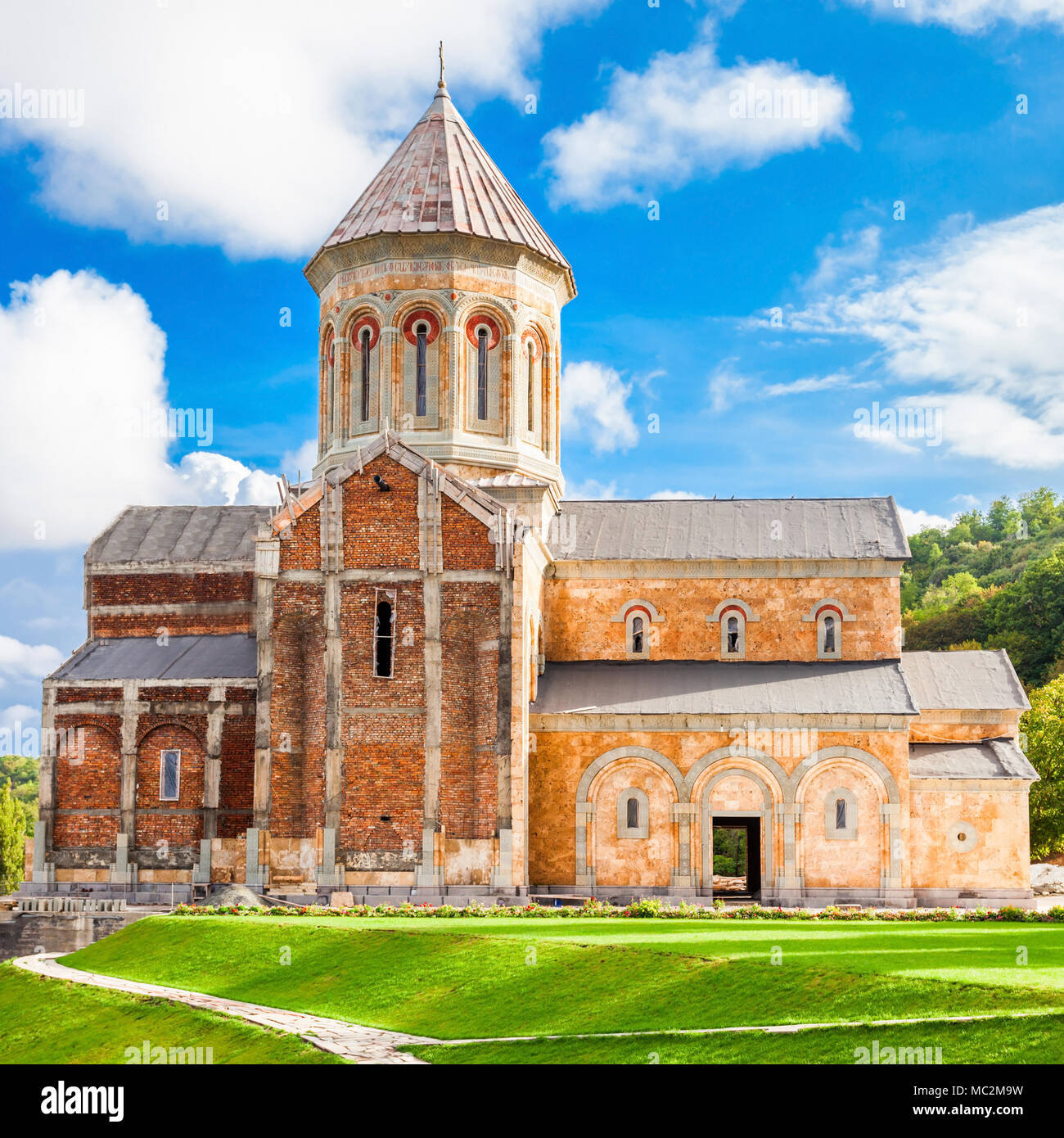 Saint Nino Bodbe monastère est un complexe monastique orthodoxe de Géorgie et le siège de l'épiscopat de Bodbe près de Sighnaghi, Géorgie. Banque D'Images