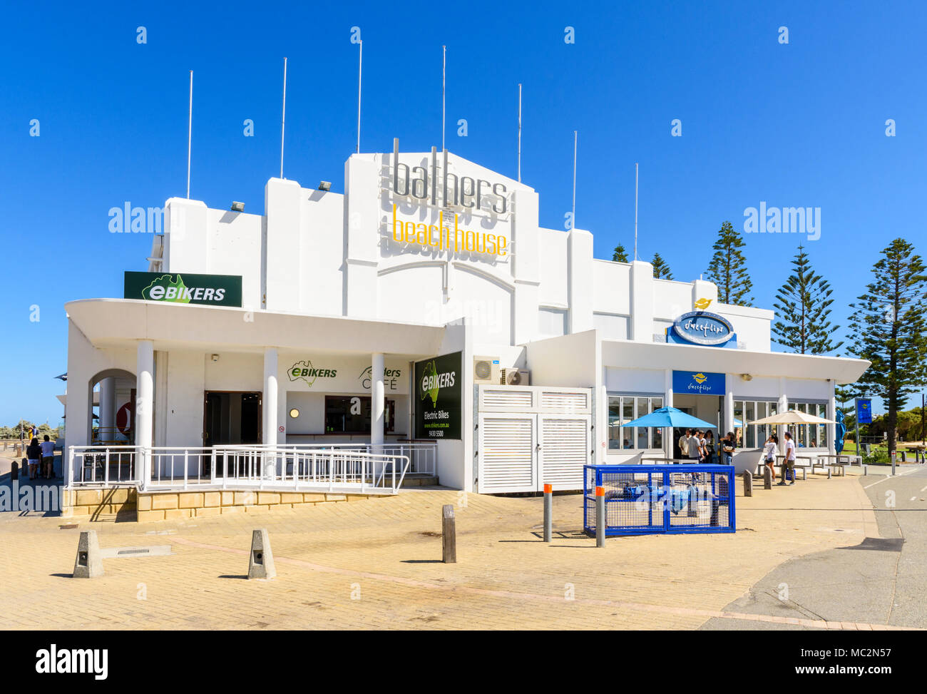 EBikers location de vélo électrique et Gaterins Fish and Chips à baigneurs Beach House, baigneurs Beach promenade, Fremantle, Australie occidentale Banque D'Images