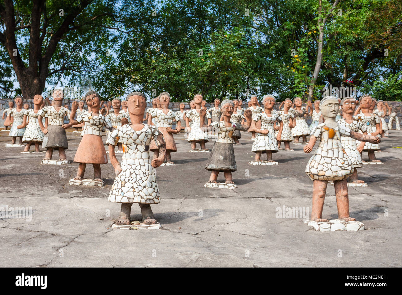 CHANDIGARH, INDE - Novembre 04, 2015 : Le Jardin de roche de Chandigarh est un jardin de sculptures à Chandigarh, Inde, également connu sous le nom de Nek Chands Rock Garden. Banque D'Images