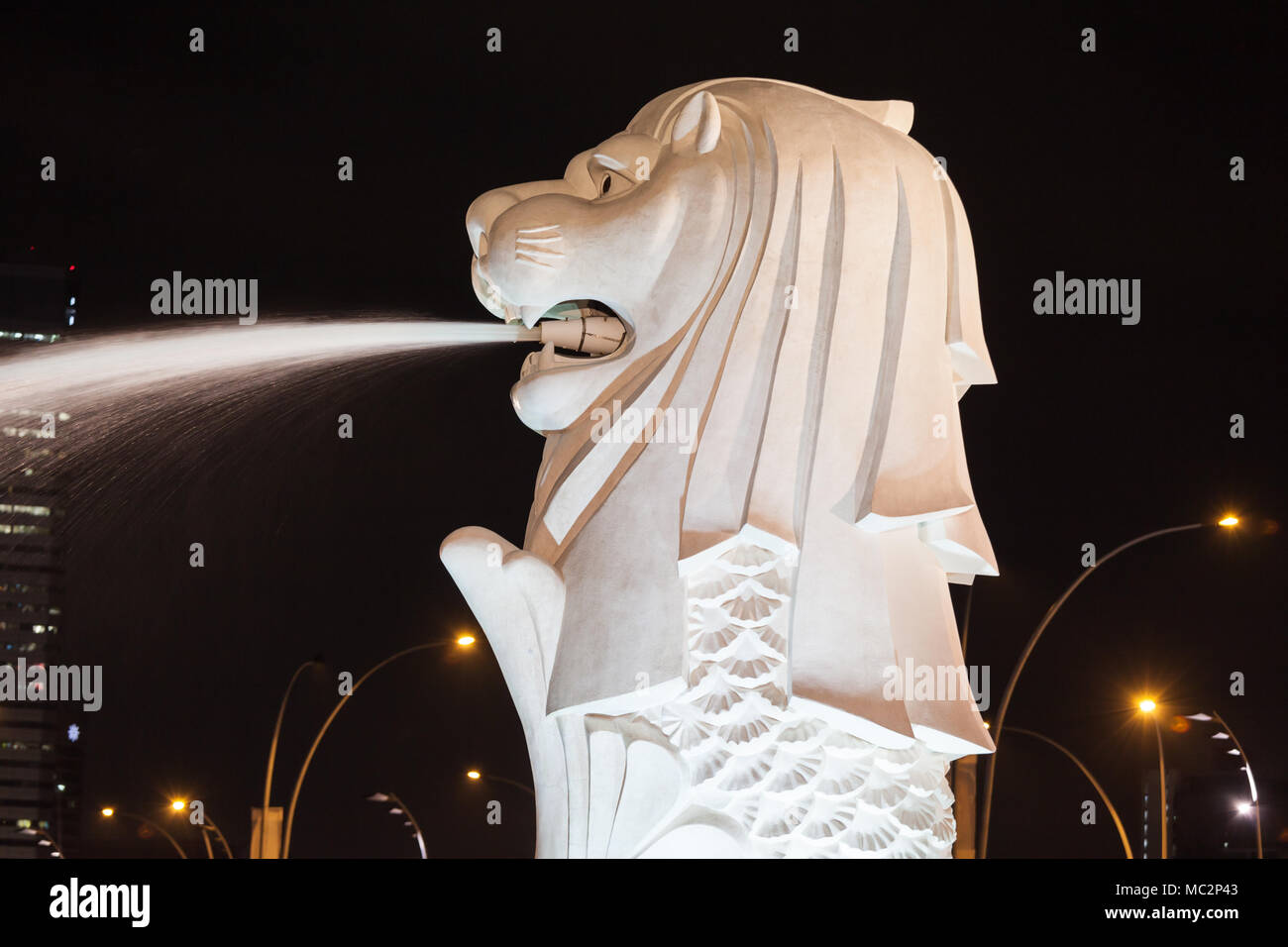Singapour - le 17 octobre 2014 : Le Merlion est une créature traditionnel dans l'ouest de l'héraldique qui représente une créature avec une tête de lion et un corps d'une fi Banque D'Images