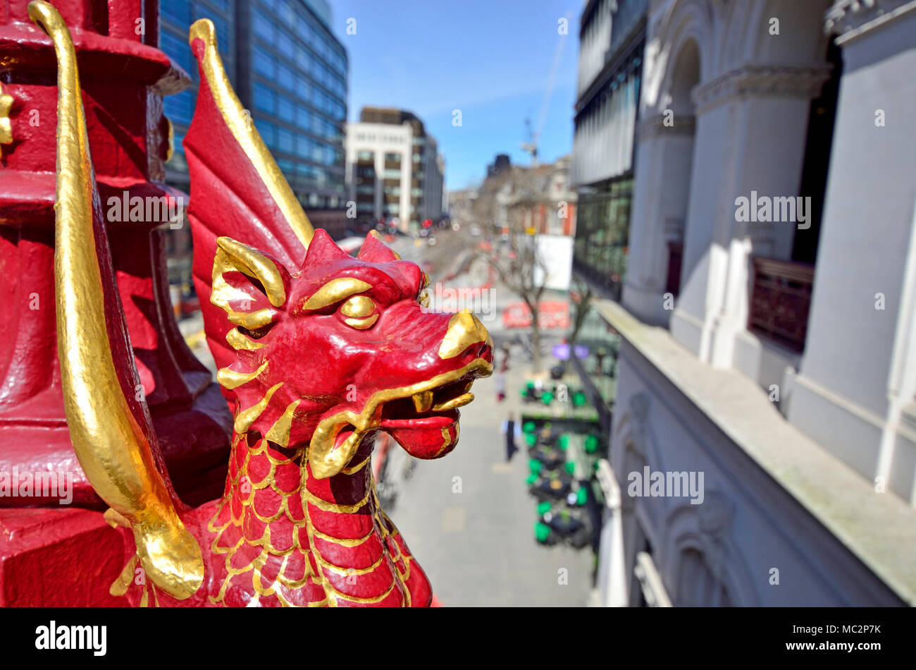 Londres, Angleterre, Royaume-Uni. Tête d'un dragon sur Holborn Viaduct. Banque D'Images