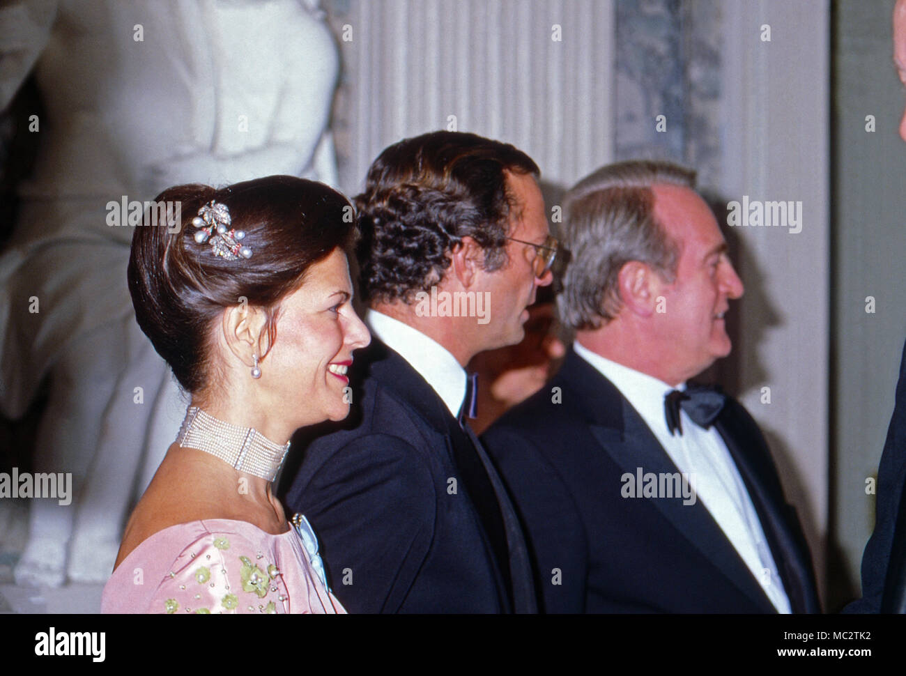 Staatsbesuch Profil gi : Königin Silvia, König Carl XVI. Gustaf und Johannes Rau à Bonn, Allemagne 1984. Profil : la reine Silvia, le Roi Carl XVI Gustaf de Suède et Johannes Rau à Bonn, Allemagne 1984. Banque D'Images