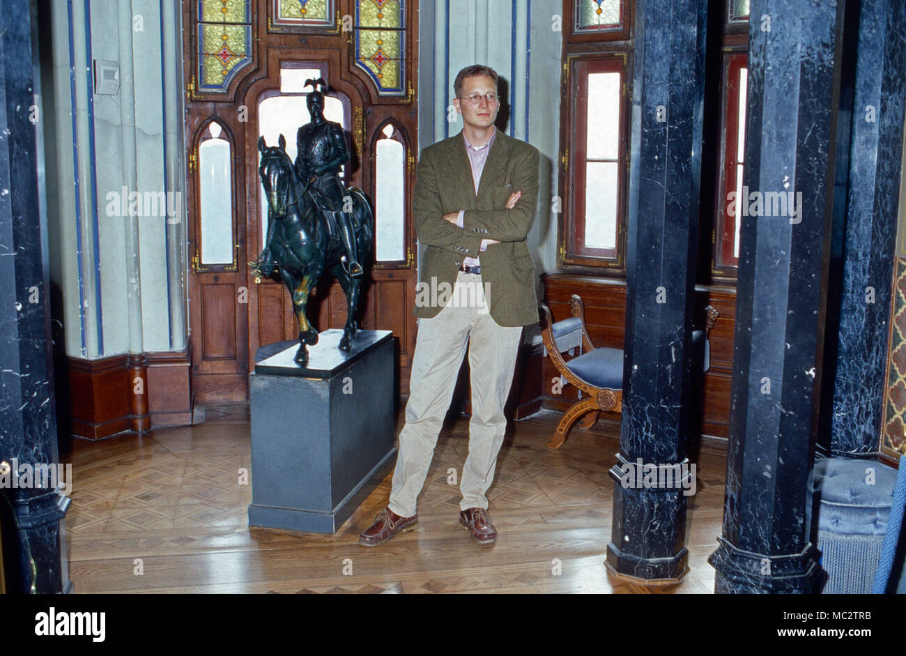 Georg Friedrich, Prinz von einem Reiterstandbild Preußen, neben von Kaiser Wilhelm II., dessen an der Original dans Hohenzollernbrücke Köln steht, Deutschland 2006. Georg Friedrich, Prince de Prusse, avec une statue équestre de l'empereur Guillaume II. Son original est au pont Hohenzollern à Cologne, Allemagne 2006. Banque D'Images