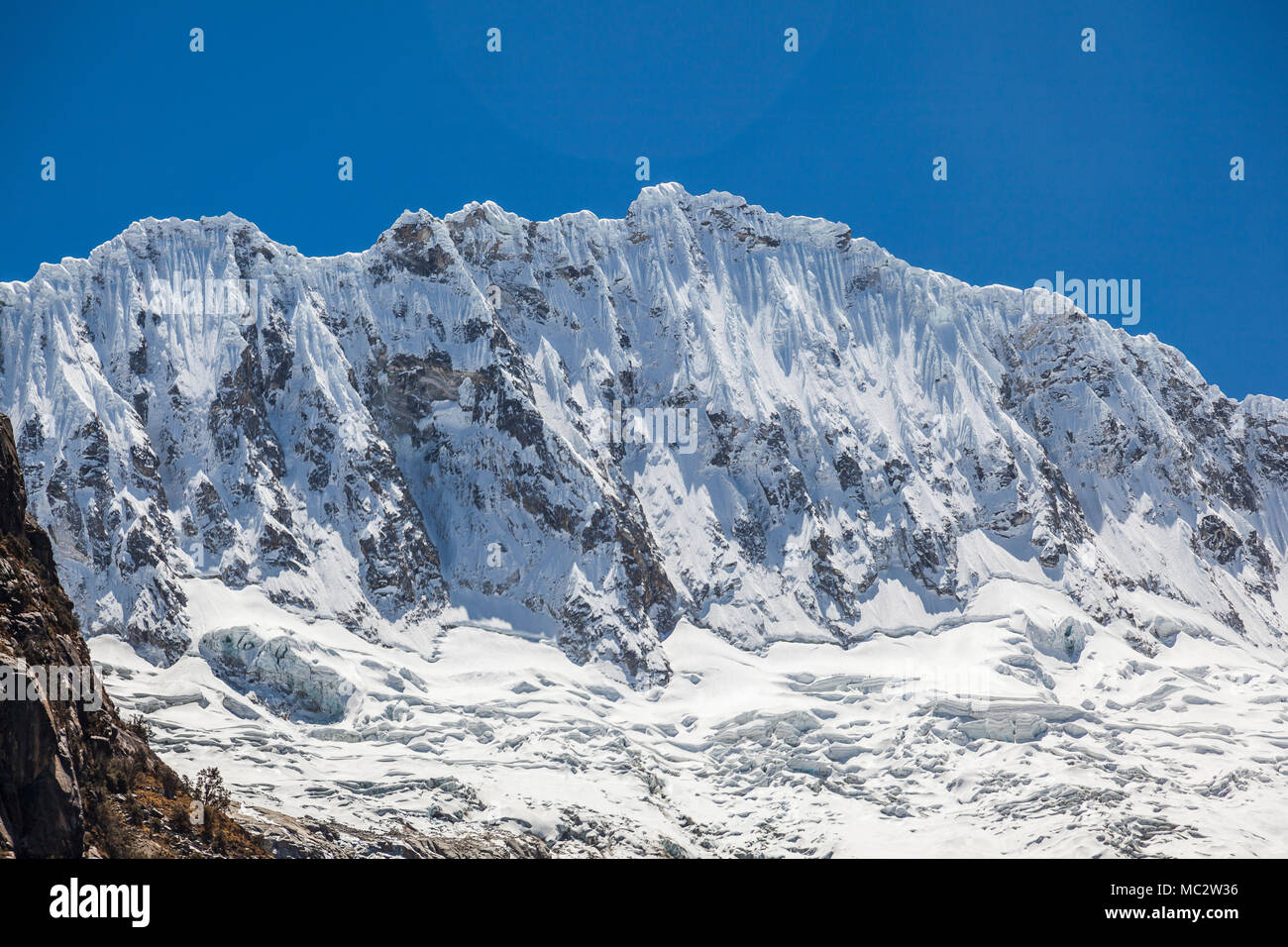 Andes péruviennes et Ocshapalpa (5888 m) pic Pérou Banque D'Images