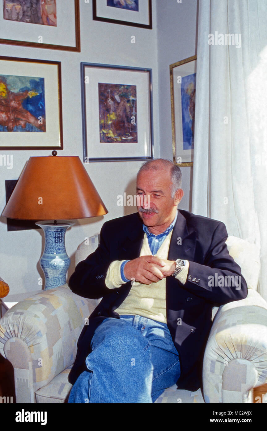 Armin Mueller Stahl, acteurs et actrices deutscher und Musiker, zu Hause à Hambourg, Allemagne 1990. L'acteur allemand Armin Mueller-Stahl et musicien dans sa maison à Hambourg, Allemagne 1990. Banque D'Images