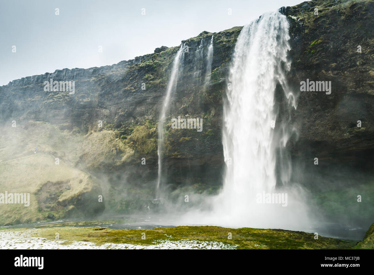Seljalandfoss paysage cascade, l'un des plus populaires repère naturel de la nature islandaise Banque D'Images